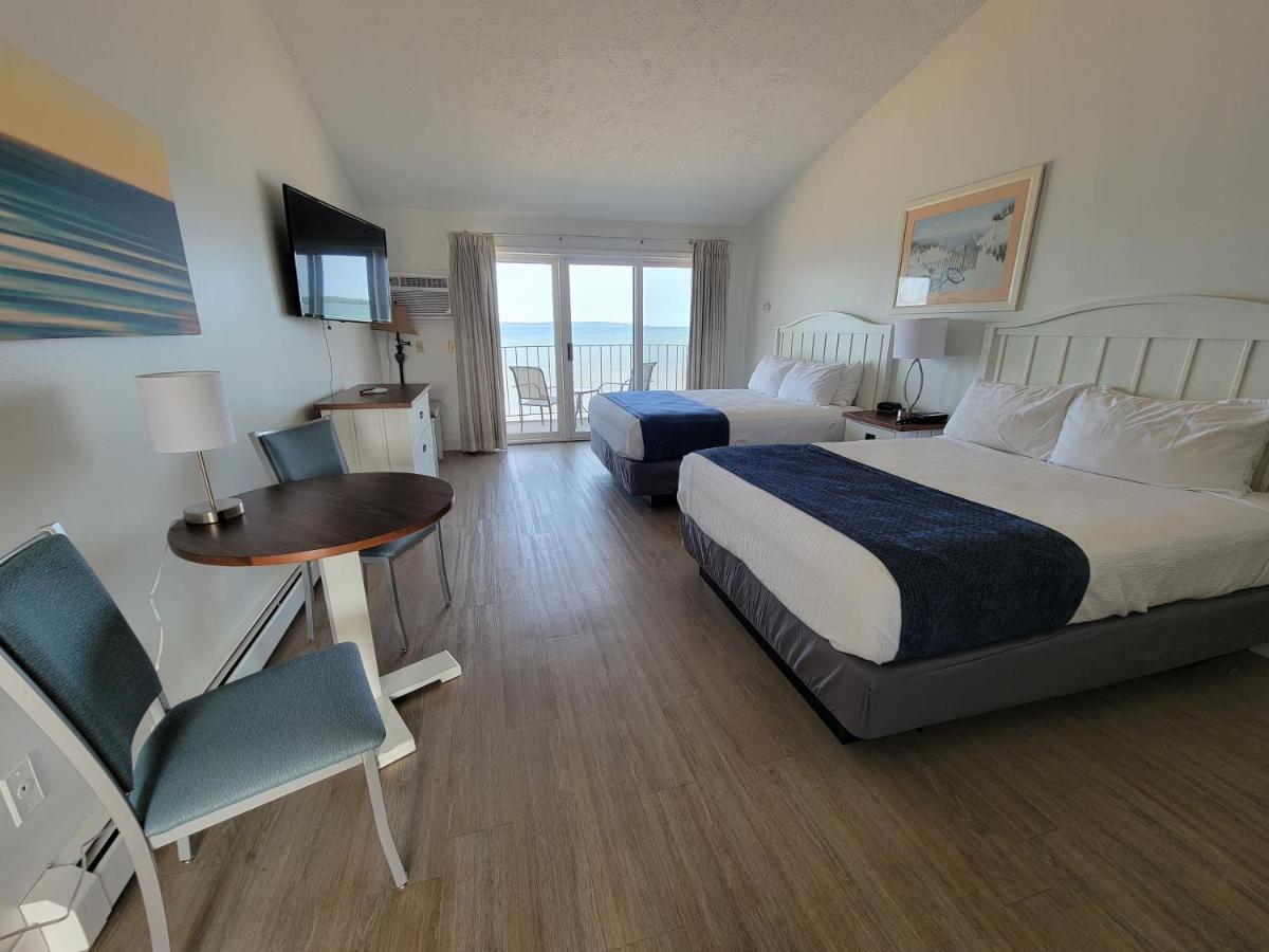 Pointes North Beachfront Resort Hotel Traverse Stadt Exterior foto