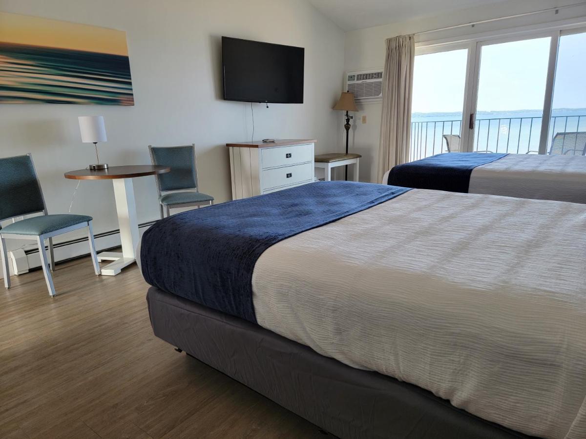 Pointes North Beachfront Resort Hotel Traverse Stadt Exterior foto