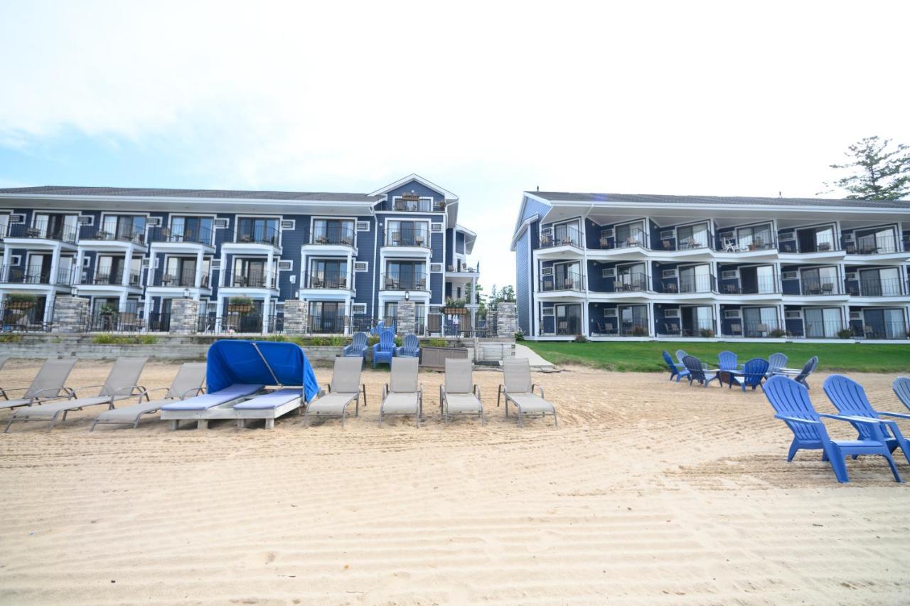 Pointes North Beachfront Resort Hotel Traverse Stadt Exterior foto